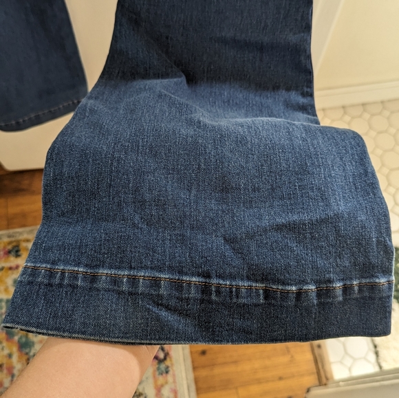 Gap Flared Medium Wash Jeans - Picture 4 of 7